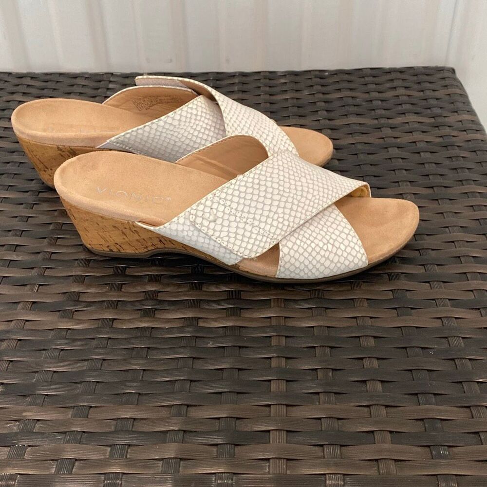 Vionic Leticia lizard, sandals, women’s size 7.5 - Picture 2 of 7